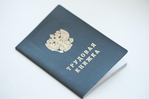 Прокуратура защитила мать-одиночку от незаконного увольнения в Петербурге