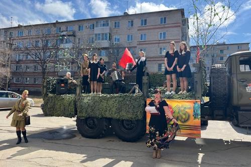 Военные Хабаровского гарнизона поздравили ветеранов с Днём Победы