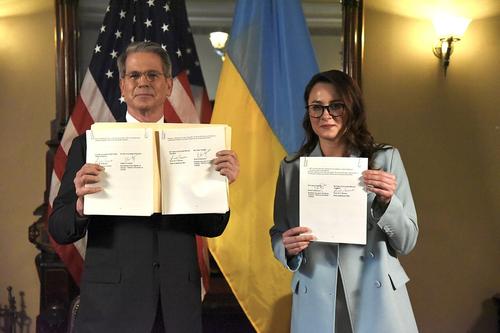 Бессент: Трамп заявлял, что у Зеленского нет козырей, а теперь вручил ему «флеш-рояль»