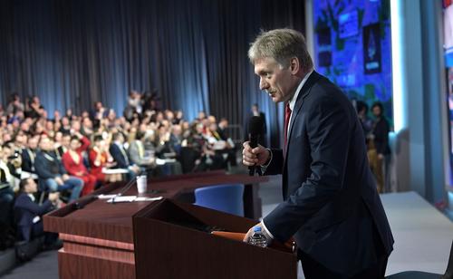 Песков заявил, что не знаком с содержанием ресурсной сделки США и Украины
