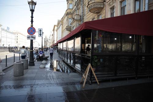 Летние террасы на Невском проспекте вызвали недовольство петербуржцев