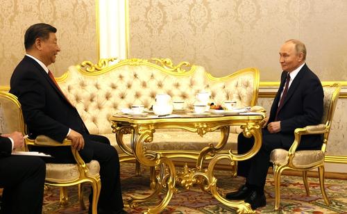 Путин и Си Цзиньпин после переговоров провели беседу с глазу на глаз