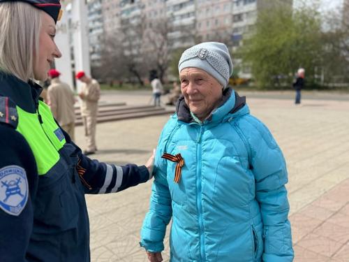 ГИБДД раздавала георгиевские ленточки в Комсомольске-на-Амуре