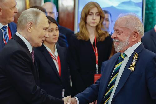 Путин: связи между РФ и Бразилией укрепляются благодаря личным контактам лидеров
