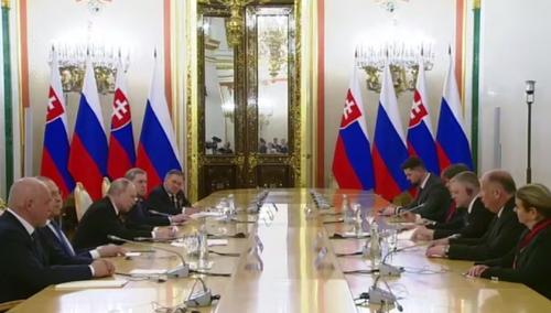 Путин заявил Фицо, что РФ сделает все для восстановления отношений со Словакией