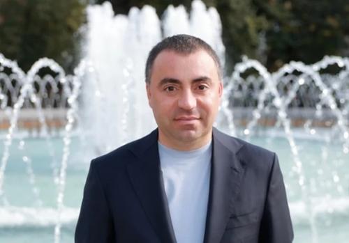 Арменак Тозлян поможет сочинской спортсменке в сборах на Эльбрусе