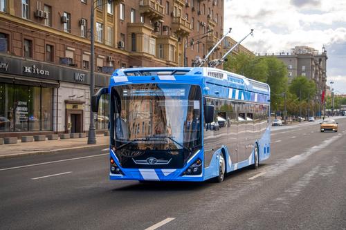 Троллейбус «Адмирал» с теплыми полами и контролем водителя покажут в Петербурге