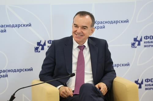 Вениамин Кондратьев поблагодарил представителей СМИ за достойное освещение тем, посвященных восьмидесятилетию Великой Победы