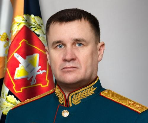 Министр Белоусов вручил штандарт новому главкому Сухопутными войсками Мордвичеву