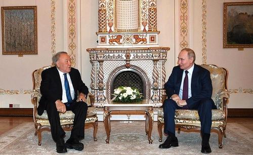 Путин принял в Кремле первого президента Казахстана Назарбаева