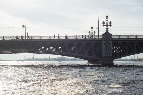 Петербургские трамваи открыли движение по обновленному Троицкому мосту