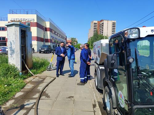 В Петербурге обсудили проблему уборки дорог из-за несанкционированной парковки