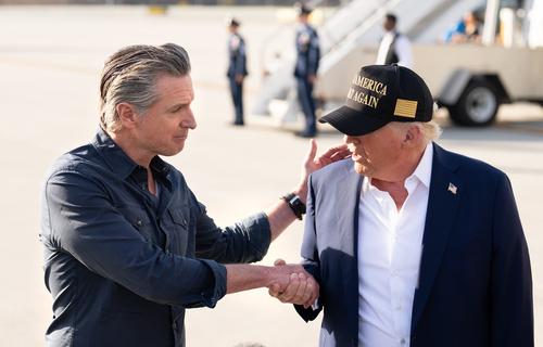 Губернатор штата Калифорния Ньюсом обозвал Трампа диванным критиком
