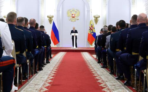 Путин сообщил, что разворачивается серийное производство ракет средней дальности «Орешник»