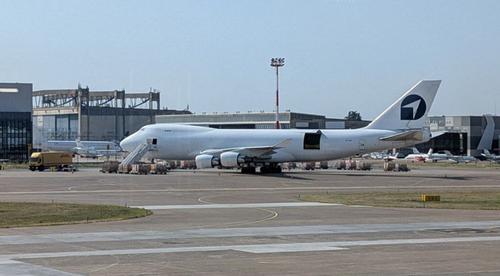 Istok Info: В Белграде военно-транспортный борт Boeing 747 Израиля загрузили контейнерами с опасными материалами?