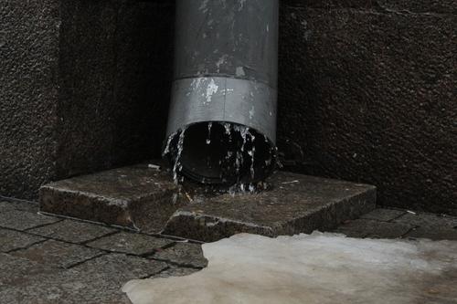 Суд взыскал 450 тысяч рублей за травму пенсионера в Колпино