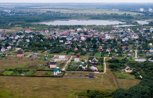Больше 100 цыганских домов в Ленобласти оказались самостроем