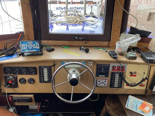 Полицейские задержали подозреваемых в краже радиооборудования с судна на Неве