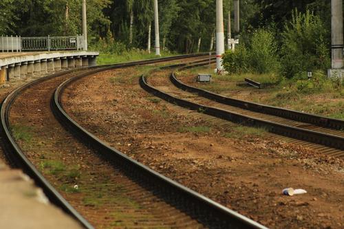 Юноша пострадал при попытке забраться на грузовой состав