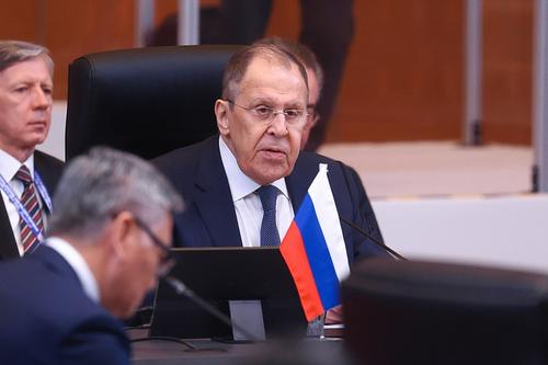 МИД РФ: Лавров встретился с главой МИД КНР Ван И на полях АСЕАН