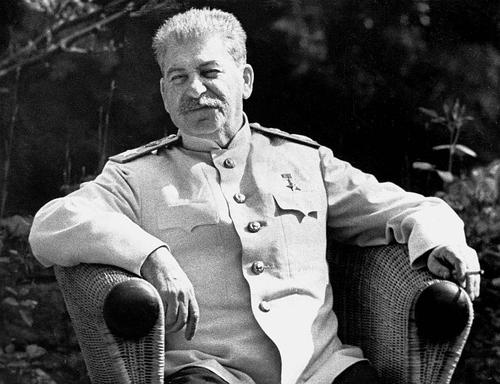 Филиалы КПРФ соревнуются в установке памятников Сталину