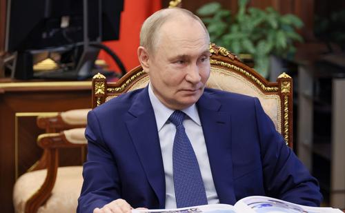 Путин: нет в жизни большего счастья, чем дети, в детях весь смысл жизни