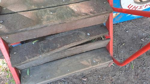 Петербуржцы бьют тревогу из-за состояния детских площадок