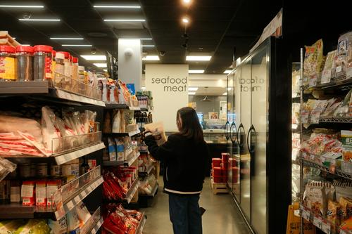 Стало известно, какие продукты подорожают в России