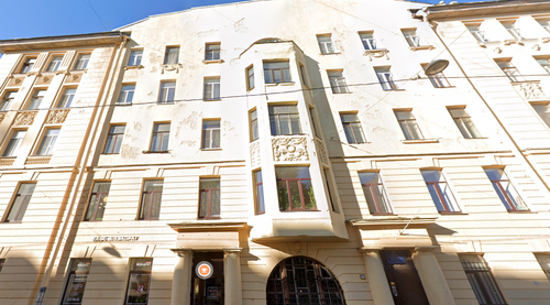 Градозащитники требуют сохранить исторические окна дома на Введенской улице