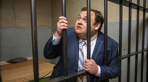 Известного крымского бизнесмена решеткой отгородили от Крыма Известного крымского бизнесмена решеткой отгородили от Крыма