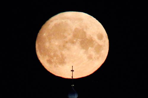 Астрономы рассчитали вероятность удара астероида по Луне в 2032 году