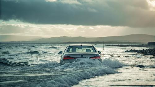В море у Фороса может сползти автопарковка