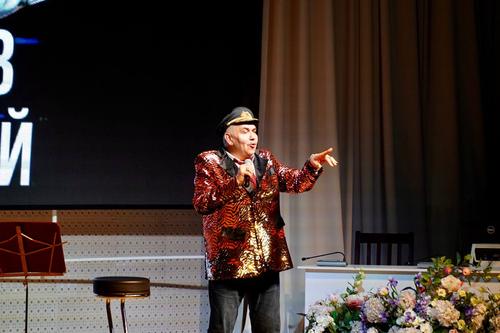 Российский актер театра и кино Станислав Садальский встретился с военнослужащими - участниками СВО, проходящими лечение и реабилитацию в Национальном медицинском исследовательском Российский актер театра и кино Станислав Садальский встретился с военнослужащими - участниками СВО, проходящими лечение и реабилитацию в Национальном медицинском исследовательском