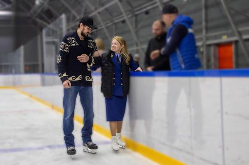 Поклонская переобулась, не снимая костюм прокурора Поклонская переобулась, не снимая костюм прокурора