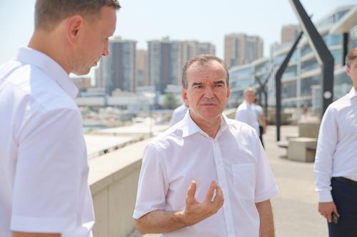 Вениамин Кондратьев посетил новороссийский зерновой терминал и стройплощадку Дворца олимпийских видов спорта