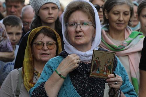 Санкт-Петербург встретил мощи патриарха Тихона