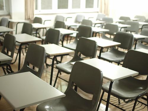 Зарплаты учителей в 75 регионах страны ниже МРОТ