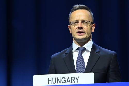 Сийярто: Венгрия не поддержит решение о военной операции Евросоюза на Украине