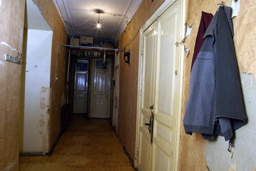 В Петербурге пенсионера обязали слушать телевизор тише и не мешать соседям