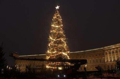 Новогоднее оформление Петербурга оказалось под вопросом