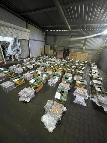 В Петербург попытались провезти 1,5 тонны наркотиков на корабле с бананами