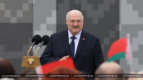 Лукашенко призвал Трампа не выстраивать продажи оружия европейским странам