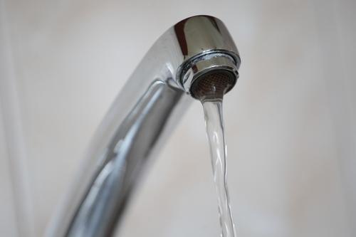 В четырех деревнях Ленобласти отключили воду