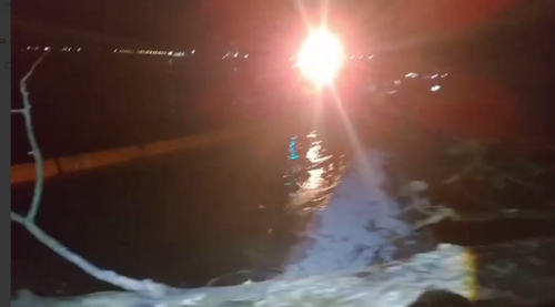 Разлив нефтепродуктов на Неве локализован спасателями