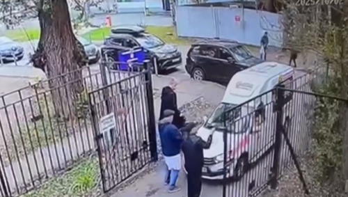 Пытавшегося прорваться в диспансер мужчину остановили сотрудники Росгвардии