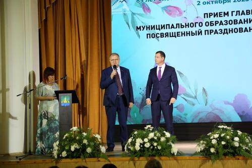 Депутат ЗСК Владимир Решетняк поздравил учителей с профессиональным праздником