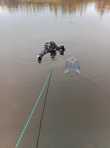 Спасатели подняли со дна карьера автомобиль с погибшим водителем в Ленобласти