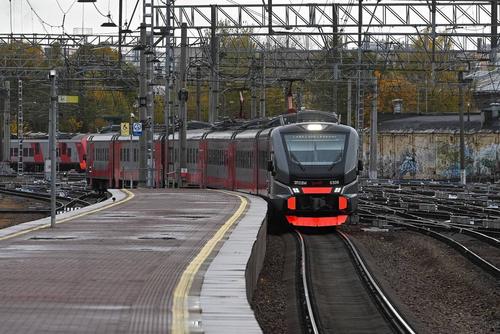 Шестивагонный электропоезд начал курсировать по Сестрорецкому направлению
