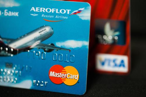 Сиделку подозревают в краже карты у пенсионерки в Ленобласти