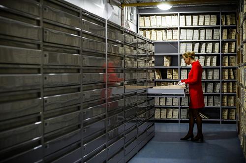 Личные карточки блокадников пополнили фонды Выборгского архива